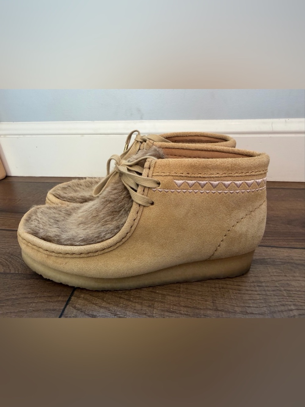 Clarks Originals Tan Brown Wallabee Faux Fur Suede Ankle Boots Women’s Size 7.5 - Picture 4 of 10